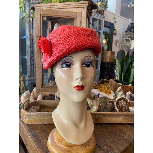 1960s red straw beret, vintage millinery, mod style, hat with flower, union made - Picture 1 of 7